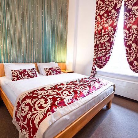 Hotel Mezni Louka Хренско Экстерьер фото