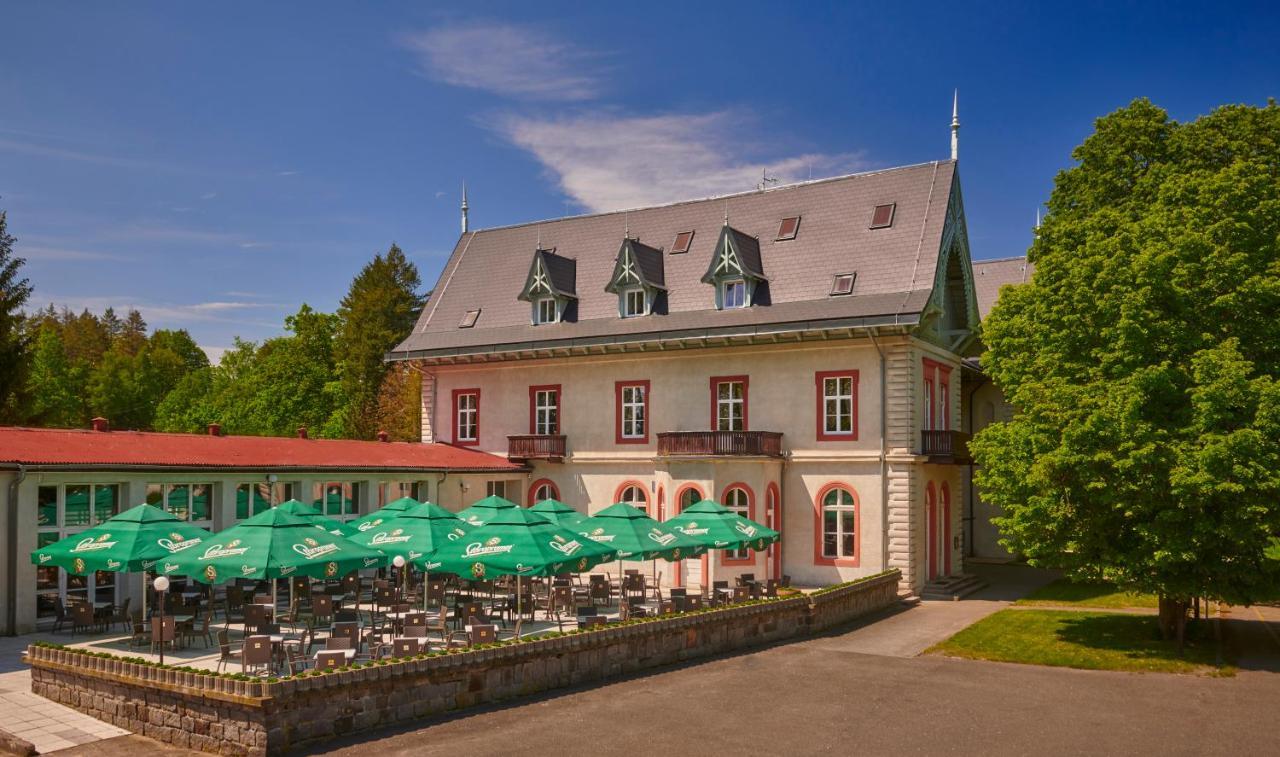 Hotel Mezni Louka Хренско Экстерьер фото