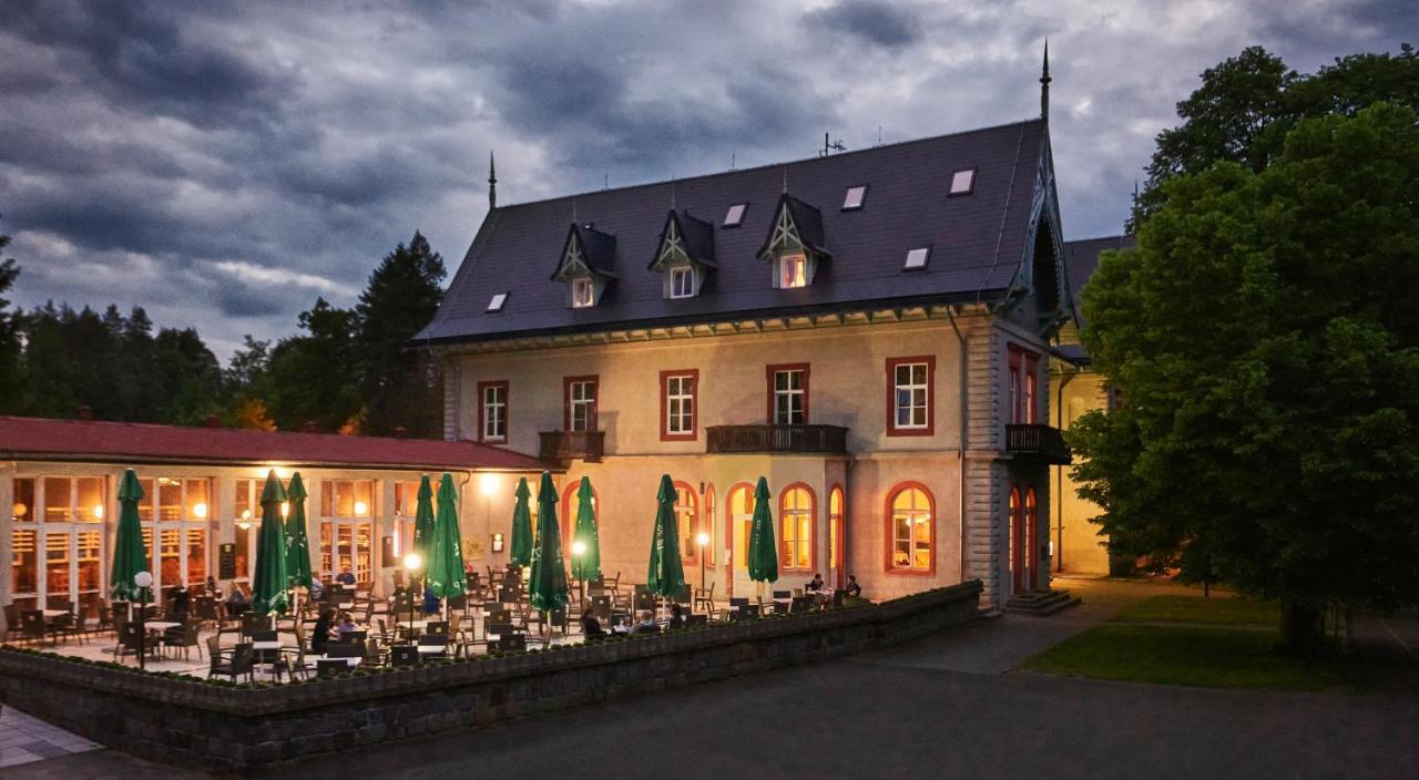 Hotel Mezni Louka Хренско Экстерьер фото