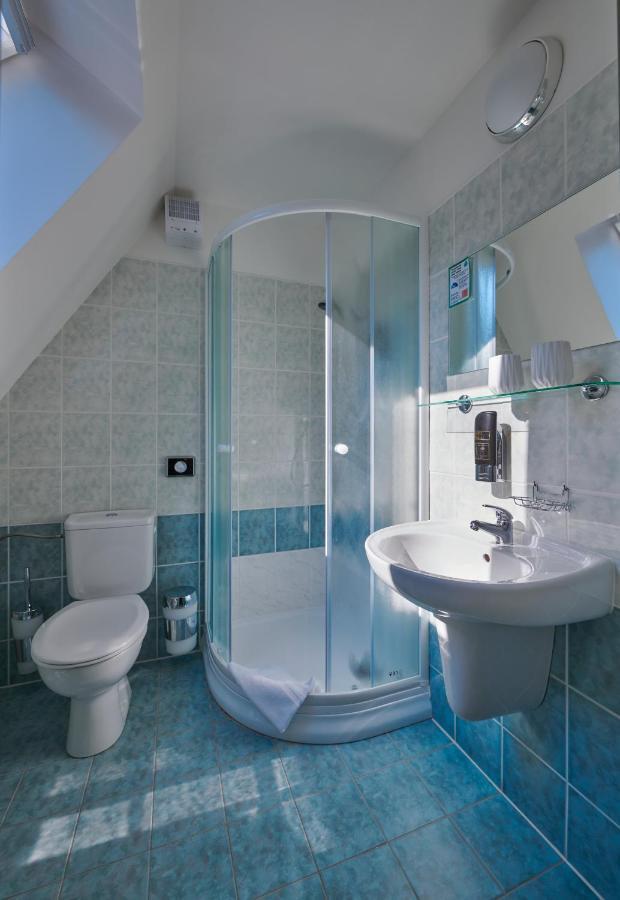 Hotel Mezni Louka Хренско Экстерьер фото
