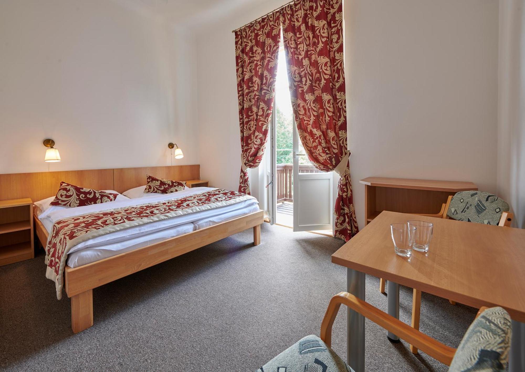 Hotel Mezni Louka Хренско Номер фото