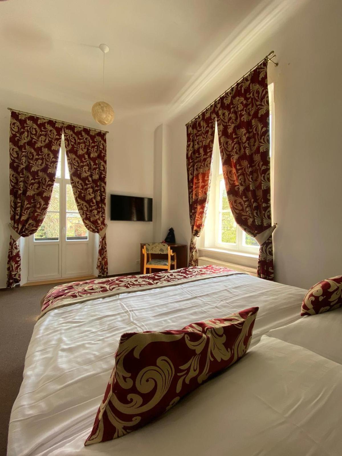 Hotel Mezni Louka Хренско Номер фото