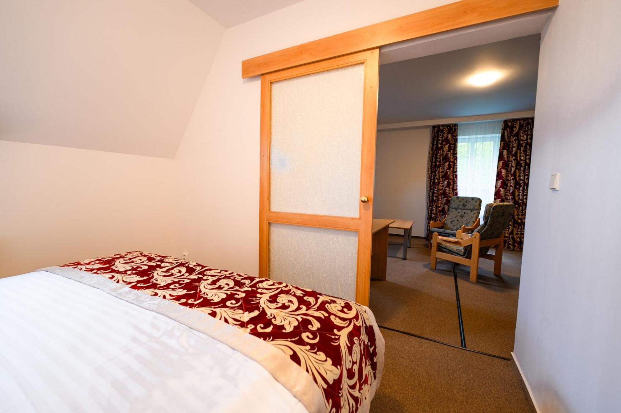 Hotel Mezni Louka Хренско Номер фото