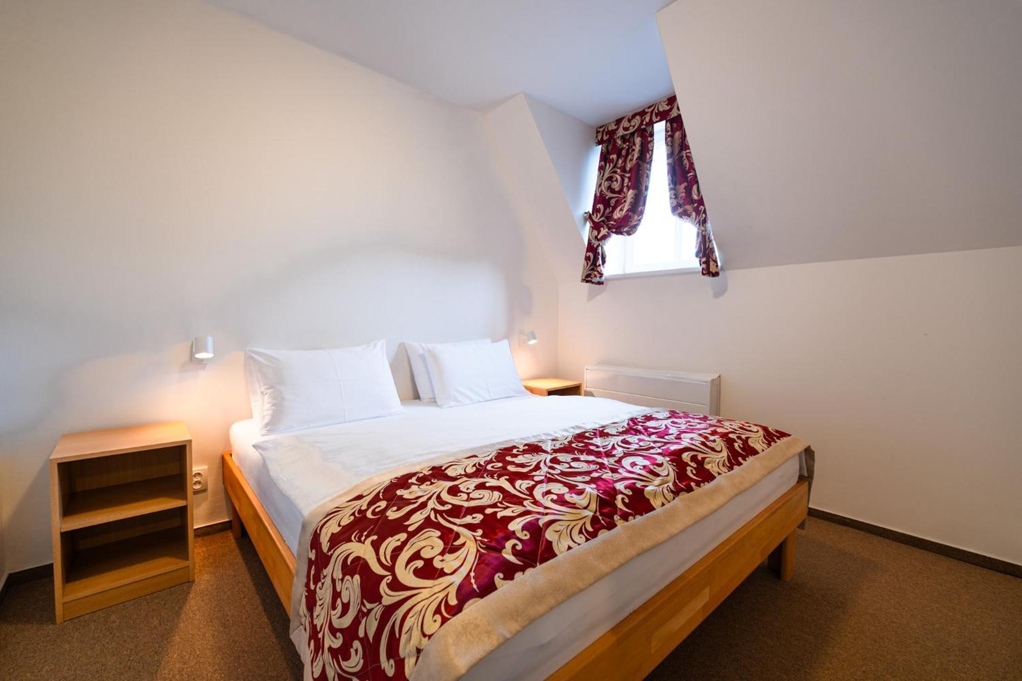 Hotel Mezni Louka Хренско Номер фото
