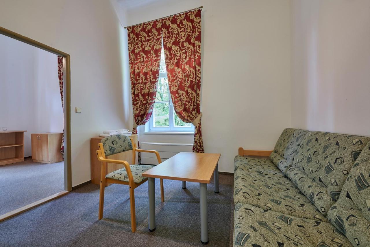 Hotel Mezni Louka Хренско Экстерьер фото